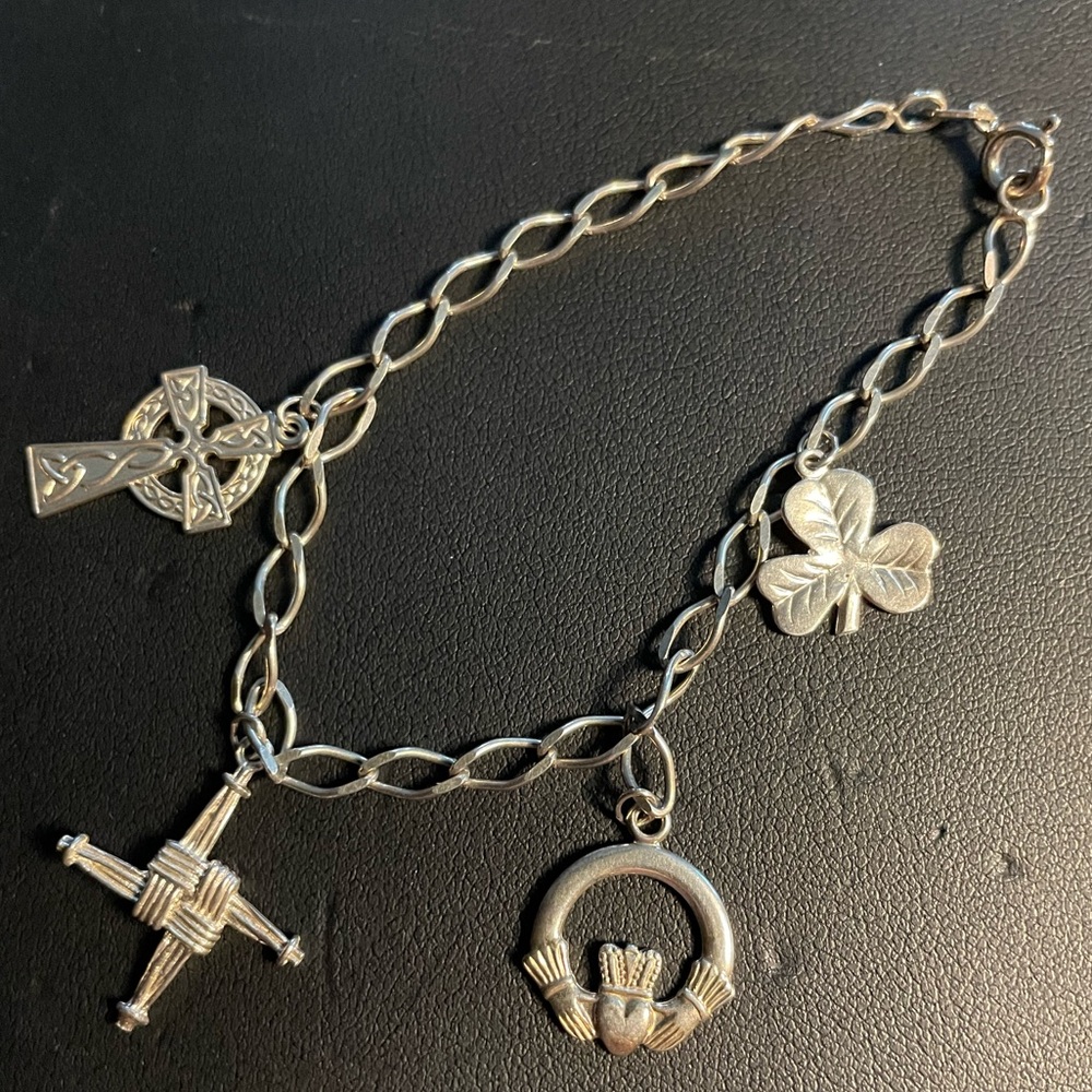7” Vintage 925 Silver Charm Bracelet with 4 charms 2 stamped Made In Ireland. - Picture 2 of 15